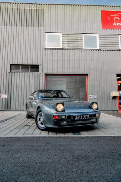 Porsche 944